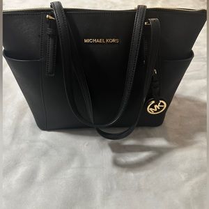 Michael kors jet set east west leather tote